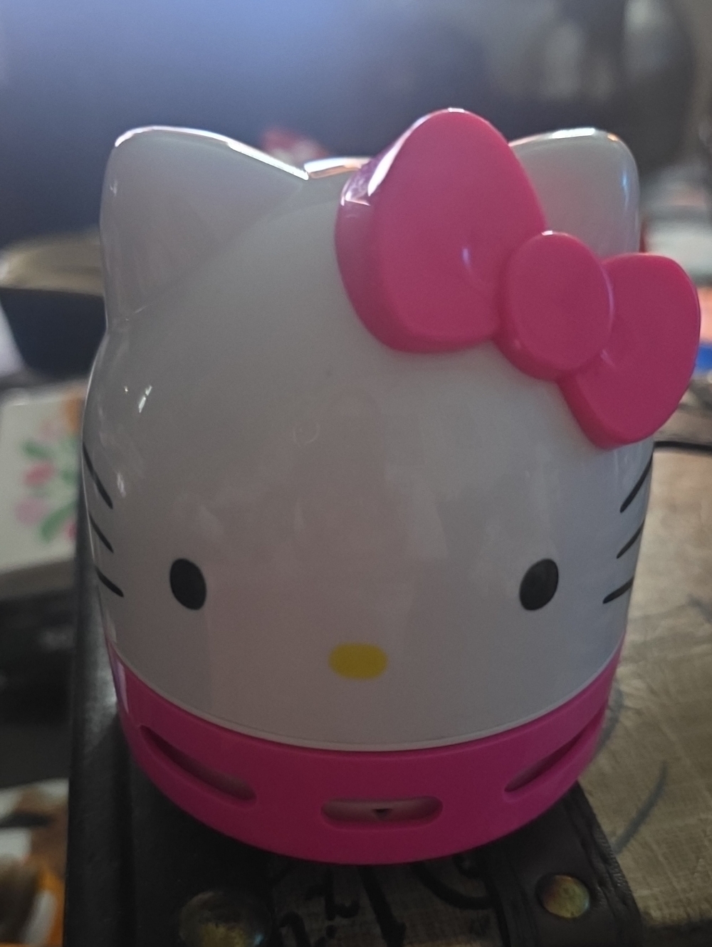 Sanrio White Hello Kitty Figure with Pink Bowl Desk Vacuum NwoB